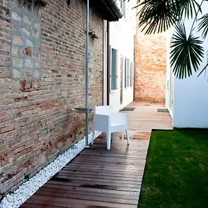 https://legrenzi-rooms.hotelslidodijesolo.com